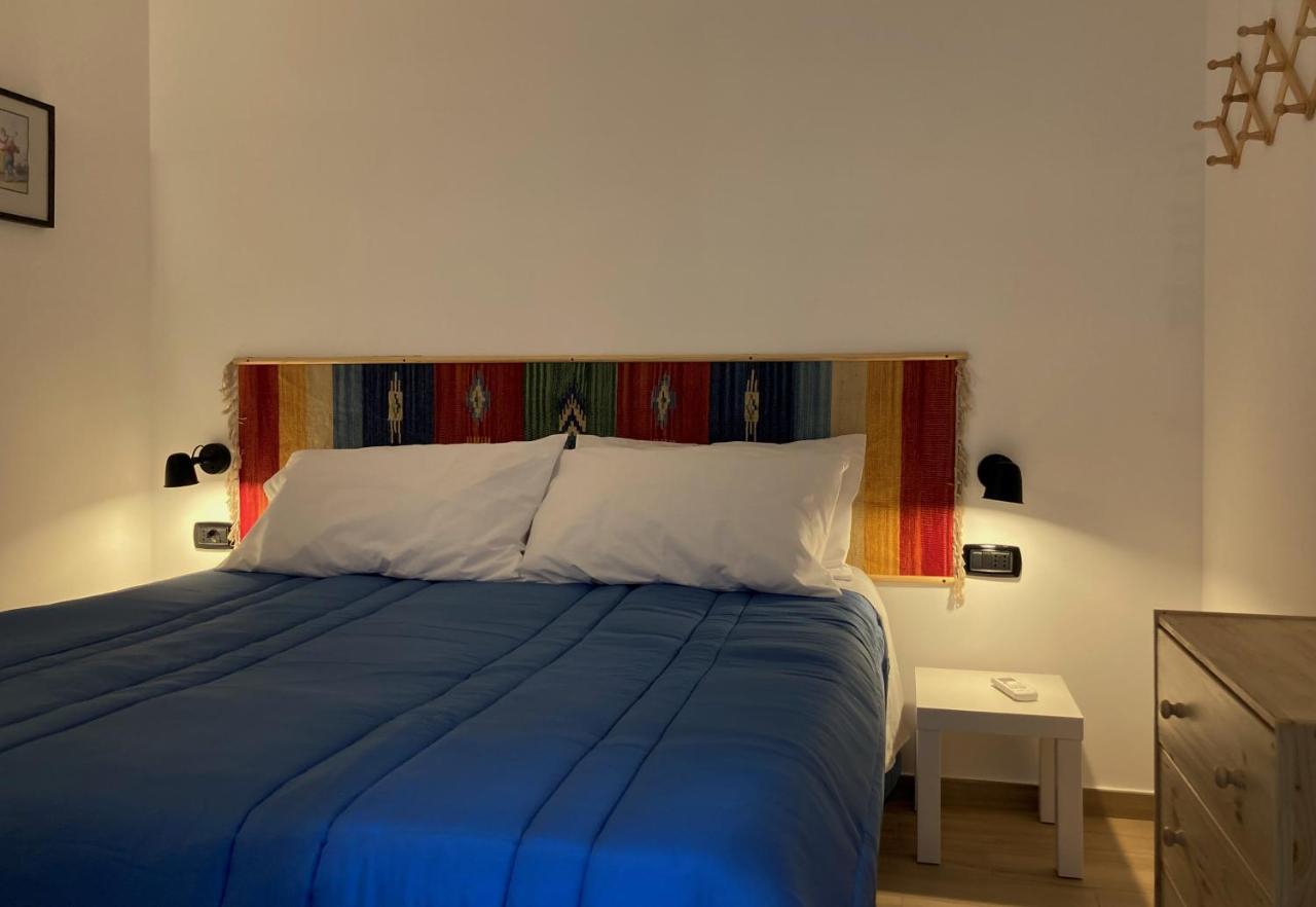 La Casa Blu Nel Cuore Storico Di Napoli エクステリア 写真